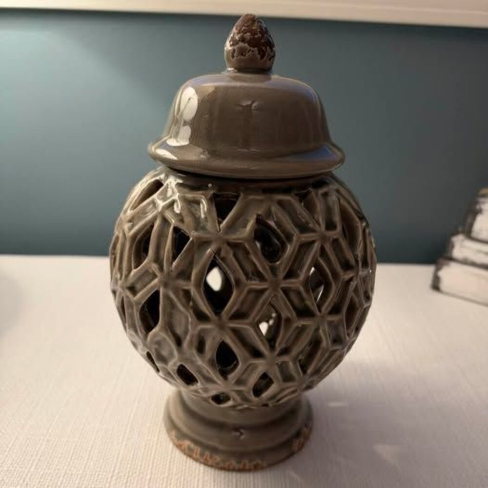 Farmhouse Ceramic Decorative Jar with Lid – Rustic Home Décor